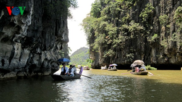 Tam Coc – Ha Long Bay on land - ảnh 17